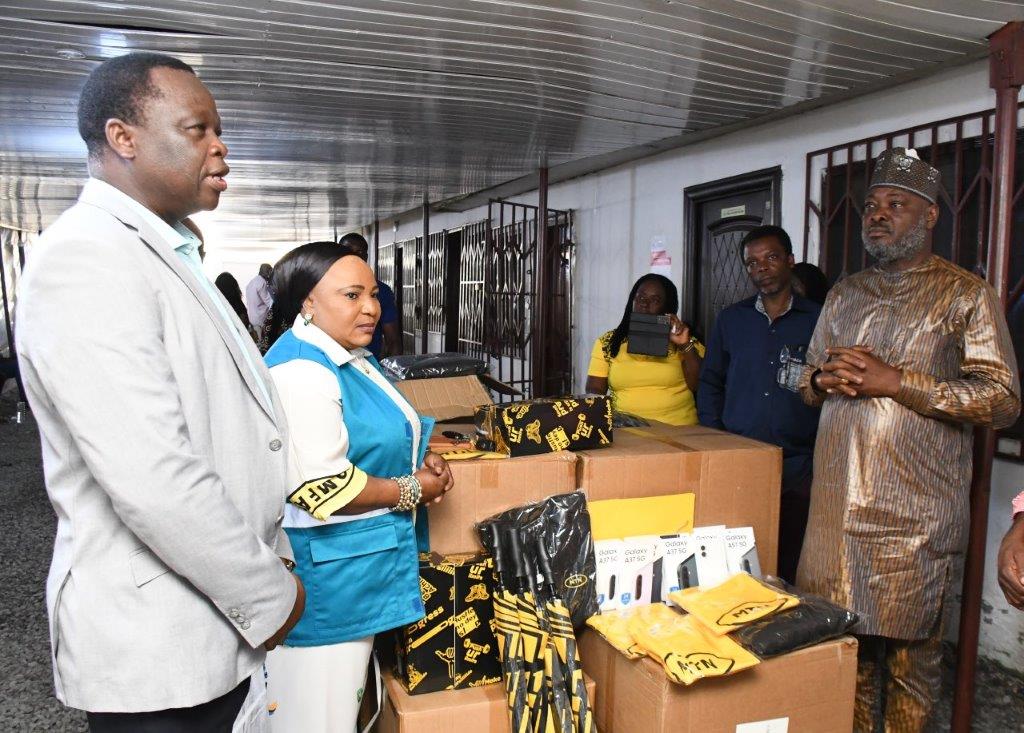 Benjamin Zato (R), Manager, International Roaming, MTN Ghana speaking during the presentation of the items to the Chairman...